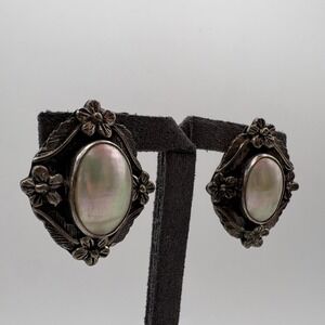 Vintage Carol Felley Sterling Silver 925 Mother Of Pearl Floral Stud Earrings